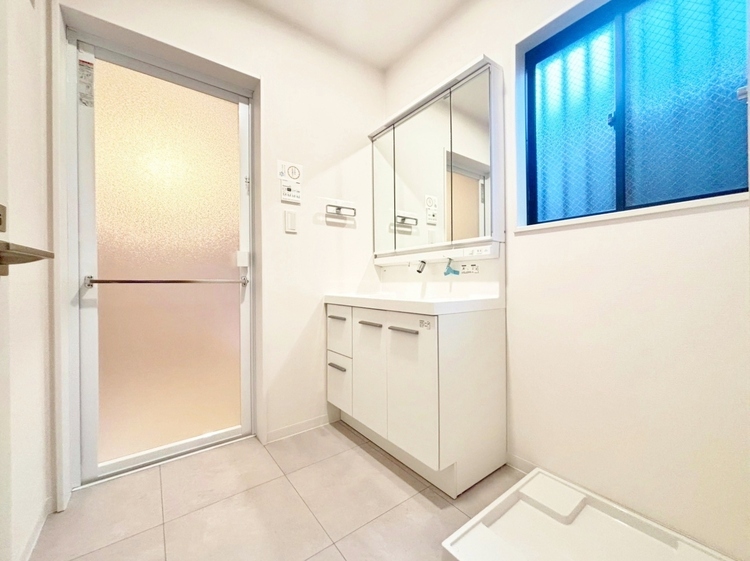 洗面 清潔感と心地よさを重視した、上質感漂うパウダールーム。