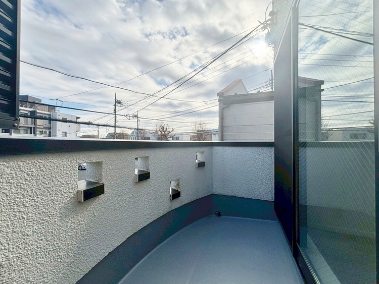 バルコニー 暮らしの中で、光と風を演出してくれるバルコニー。