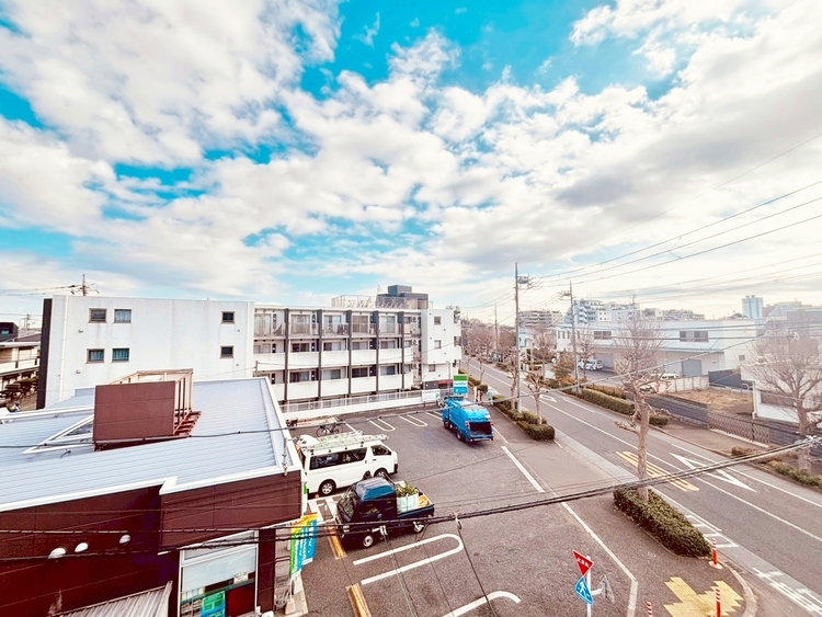 バルコニー 頬をなでる、優しい風を感じることが出来ます。