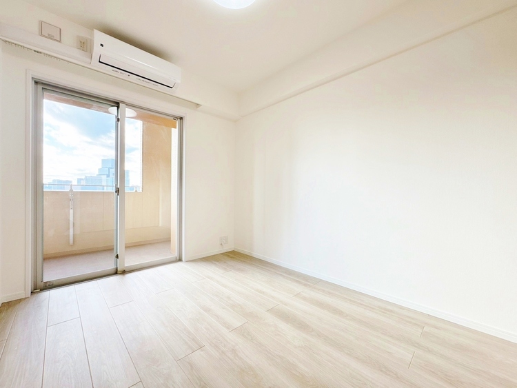 寝室 ベッドも十分に設置するスペースがあります。