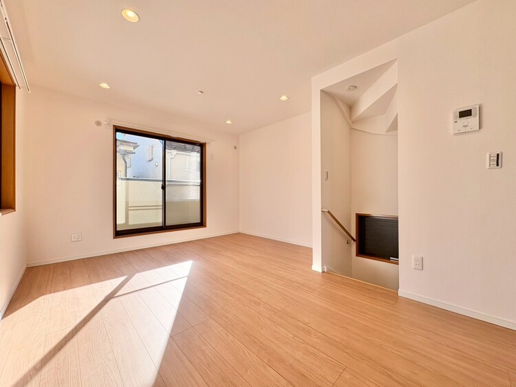 居間 忙しく過ぎゆく日常を置き去るほど、ゆったりした時間が流れるリビング。