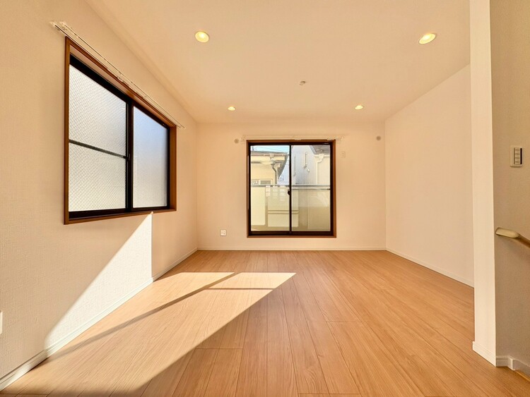 居間 居心地の良い空気感は、暮らしのステージを彩り、心からのやすらぎと満足感を与えてくれます。