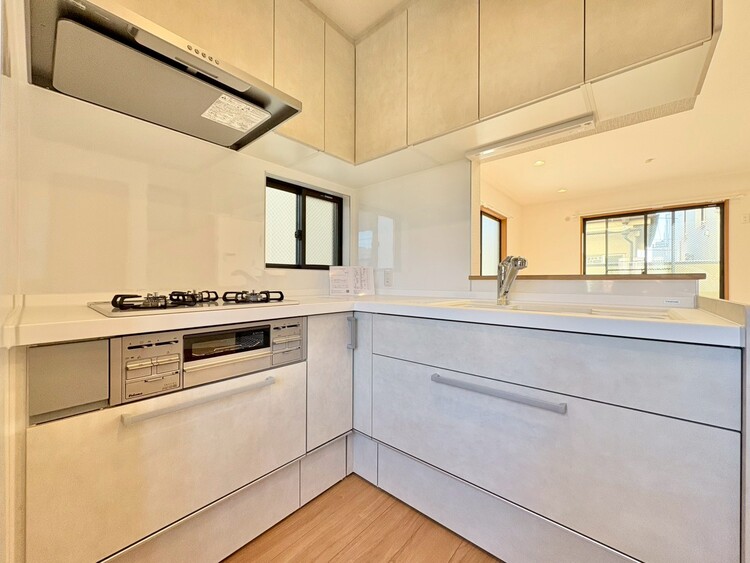 キッチン スマートな意匠と充実の機能を備えたキッチンが、暮らしにおいしい彩りを添えます。