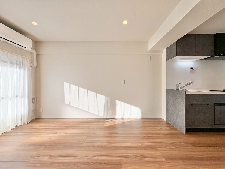 居間 快適に過ごす毎日を求めて、暮らしの中でご自身の「マイホーム」に創り上げてください。