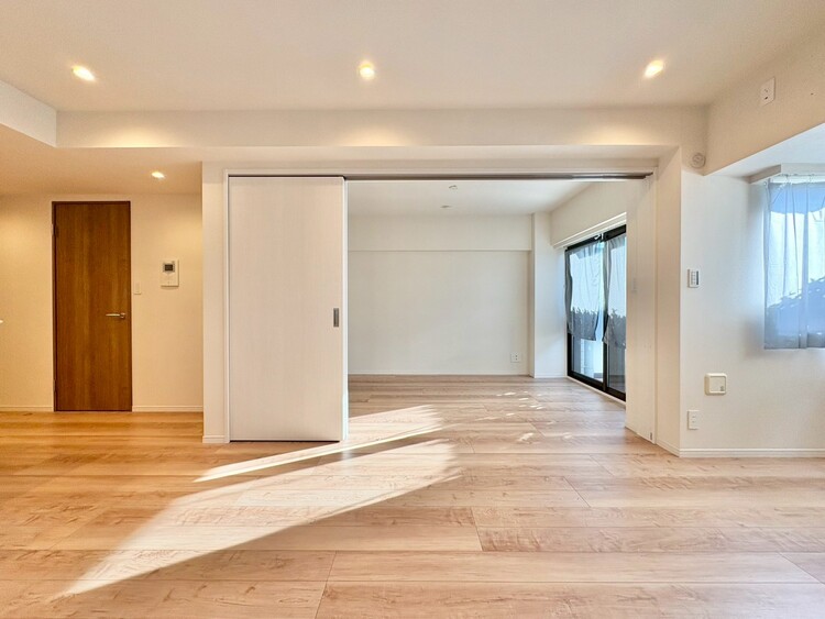 居間 快適に過ごす毎日を求めて、暮らしの中でご自身の「マイホーム」に創り上げてください。