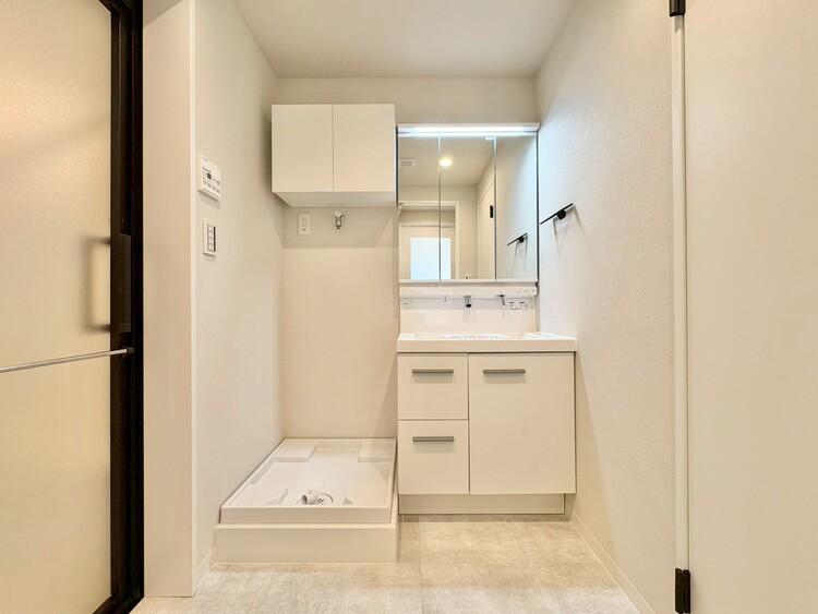 洗面 清潔感と心地よさを重視した、上質感漂うパウダールーム。