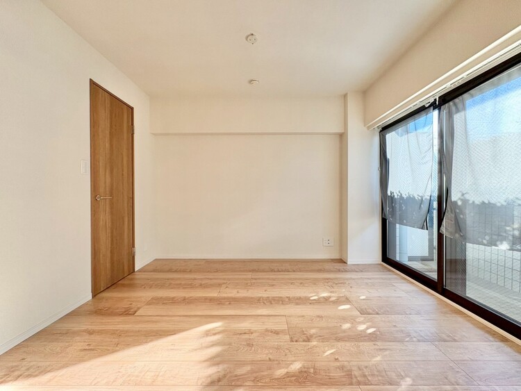 寝室 ベッドも十分に設置するスペースがあります。