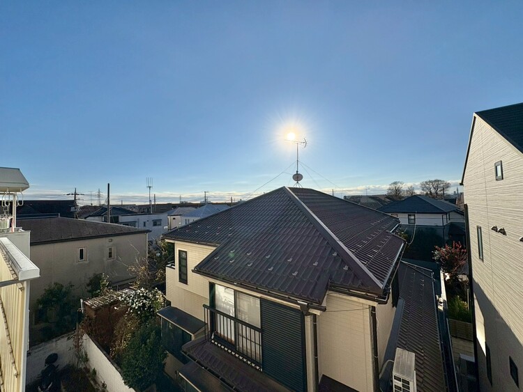 バルコニー 窓を開けると広がる青空。心をリフレッシュして日々を過ごしていきましょう。