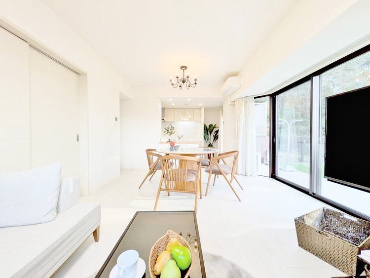 居間 飾り過ぎないシンプルな内装と偏り過ぎないデザインで統一しました。