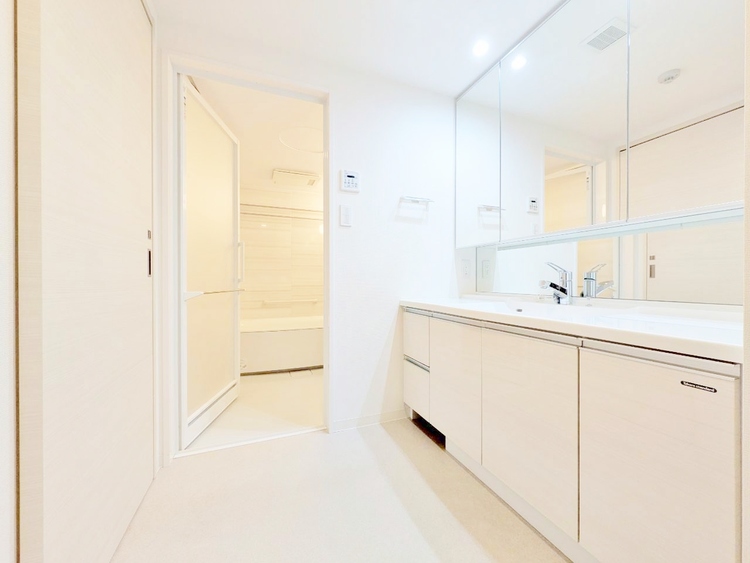 洗面 清潔感と心地よさを重視した、上質感漂うパウダールーム。