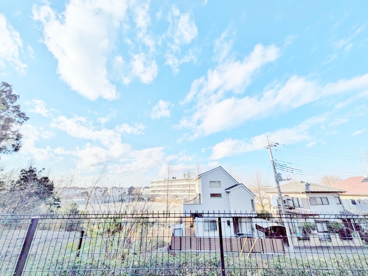 バルコニー 頬をなでる、優しい風を感じることが出来ます。