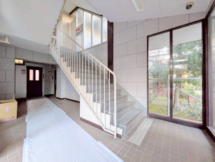 エントランス エントランス内部は、管理が行き届き清潔な共有スペースとなっています。