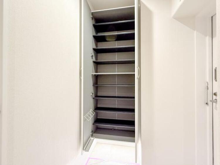 収納 収納スペースを広く設けていますので、たくさんある靴もすべて収納していただけます。