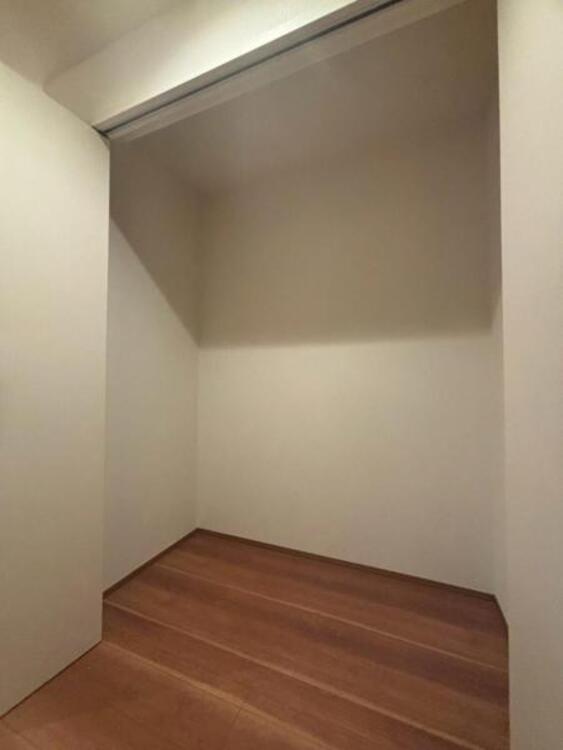 収納 クローゼットを有効活用すれば、生活空間をより上質なものにしてくれるでしょう。