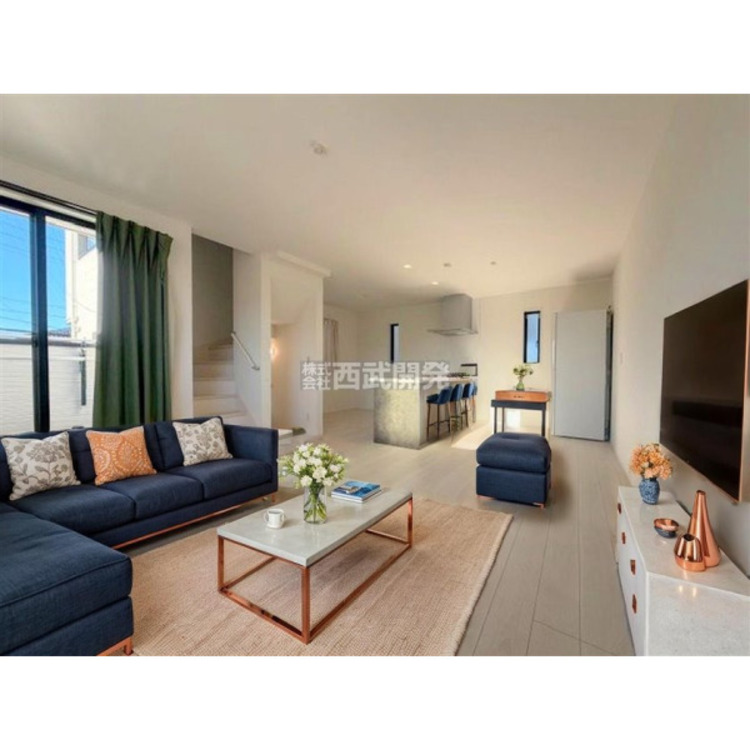 居間 【配置してある家具や小物はCGによるイメージです】