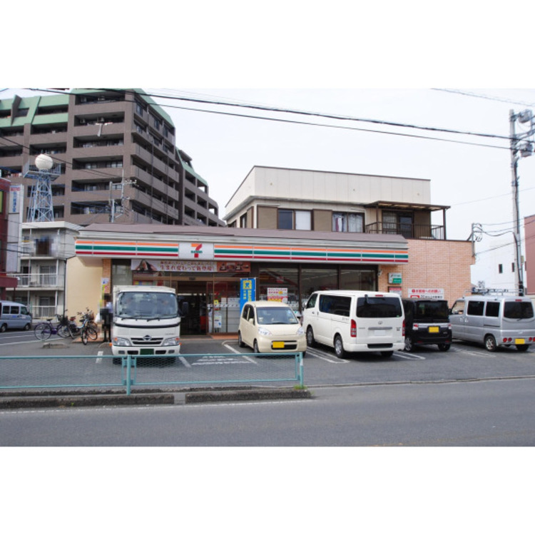 周辺 セブンイレブン川越東田町店(約520m)