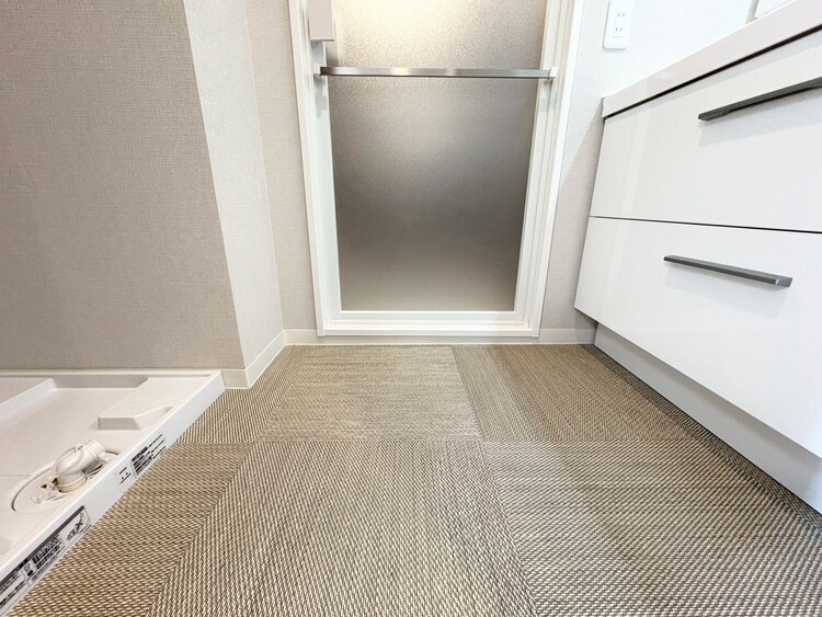 その他 十分な広さの脱衣所。