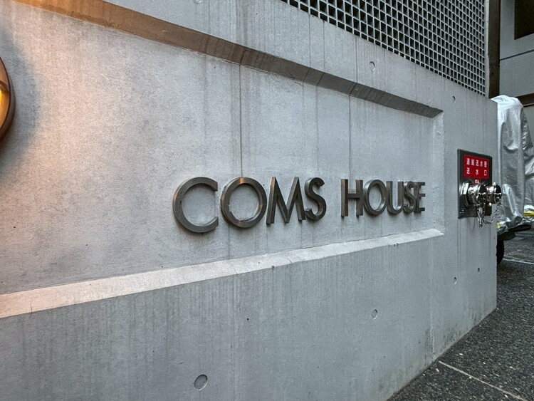 その他 スタイリッシュなエンブレム。お洒落なマンションは入り口から。