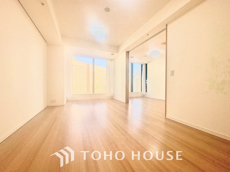 内装 【Cool wind】◆窓を開けると◆冷涼な風、そよぐリビング。だんらんの場所はここから始まり、ここで終わる。家族の笑顔が集う素敵な場所だから、こだわり抜いた思いが詰まっているのだと思う。