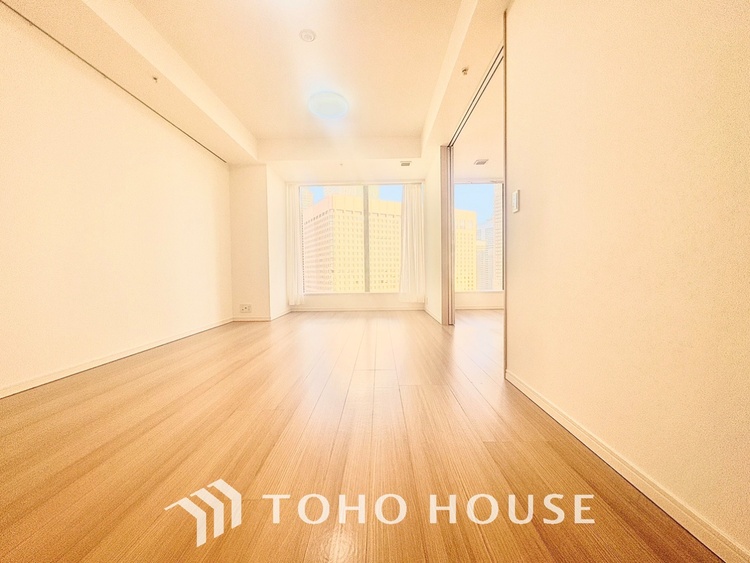 内装 ◆サンサンと◆差し込む太陽の光がこのリビングに笑いをもたらす。