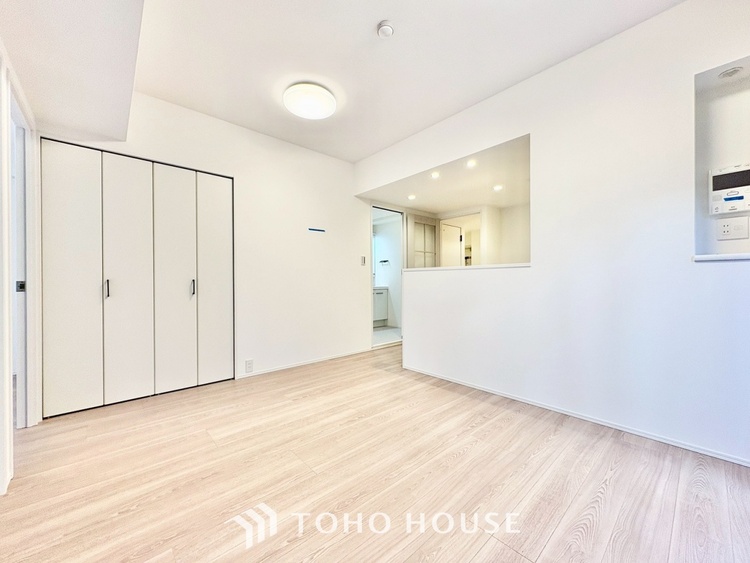 内装 ◆窓を開けると◆冷涼な風、そよぐリビング。だんらんの場所はここから始まり、ここで終わる。家族の笑顔が集う素敵な場所だから、こだわり抜いた思いが詰まっているのだと思う。