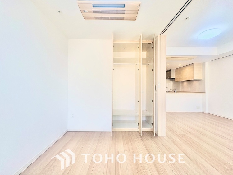 内装 【Green orchestra】◆緑の匂いに誘われて◆目を閉じれば深緑の香り。五感を研ぎ澄まし、日々の疲れを心から癒してくれる。深呼吸するほどに爽やかな薫りたち込める新緑にそと微笑む私達。