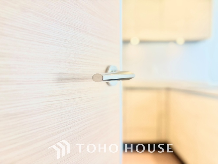 内装 【Entrance of your life】明るい玄関が家族を迎え入れる。今日はどんな一日が待っているんだろう。皆どんな一日を終えて帰ってくるんだろう。