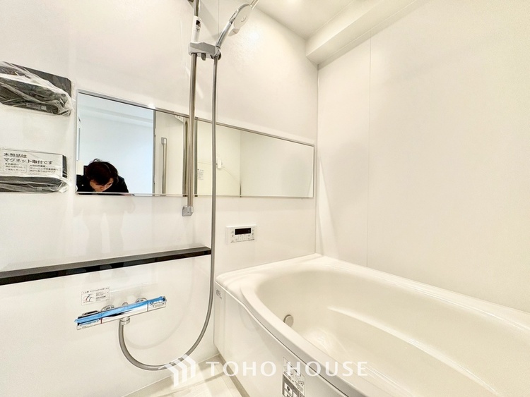 風呂 ◆浴室◆の温もりを感じ、ふわりと寄り添う太陽の妖精たちが自然と僕達を微睡ませる。うとうとしたい訳ではないがそんな時間が嫌いじゃない自分がここにいる。