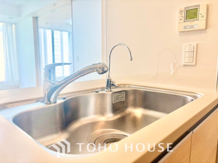 キッチン 【cooking papa is here】料理が苦手な人でも、チャレンジしてみたくなるワイドスパンのキッチン。家族の食卓がここから始まる。