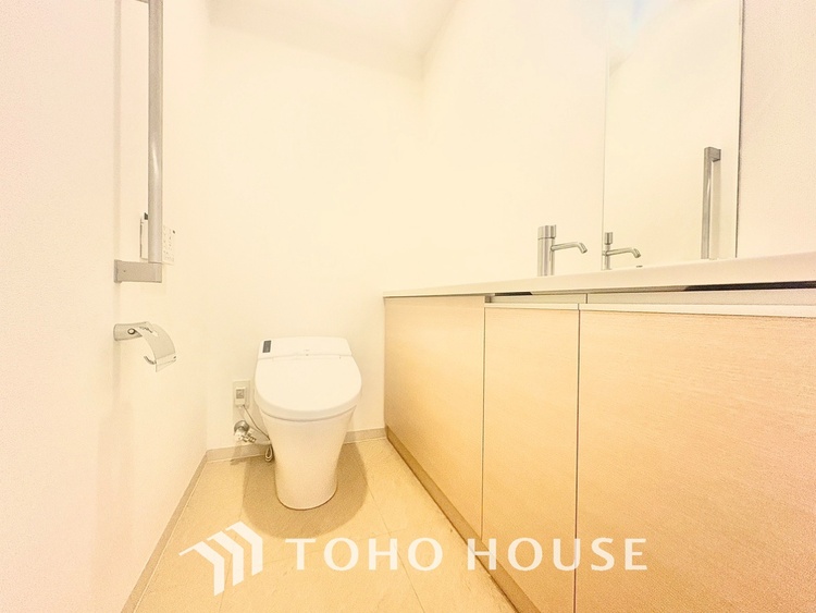 トイレ 【some philosophy was born from here】思索もできる空間。トイレのそんな側面も評価されていい時代かなと。