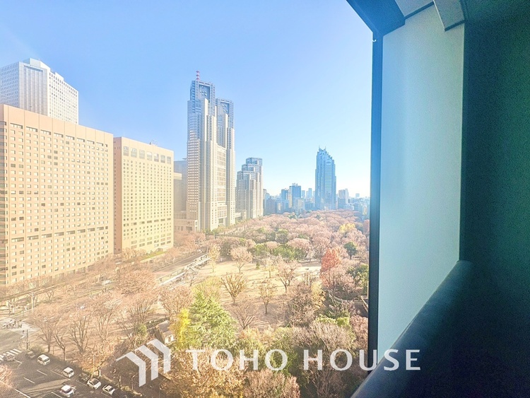 バルコニー 【the view of the sunlight】日差しと景色を取り入れつつ、プライベートな空間を演出するバルコニー