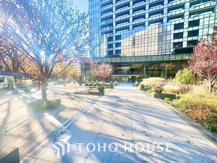 エントランス 【Breeze, green scent】澄み切った空気。移ろう季節の中、ゆっくりと流れる時間。幸せを噛みしめる穏やかな生活。