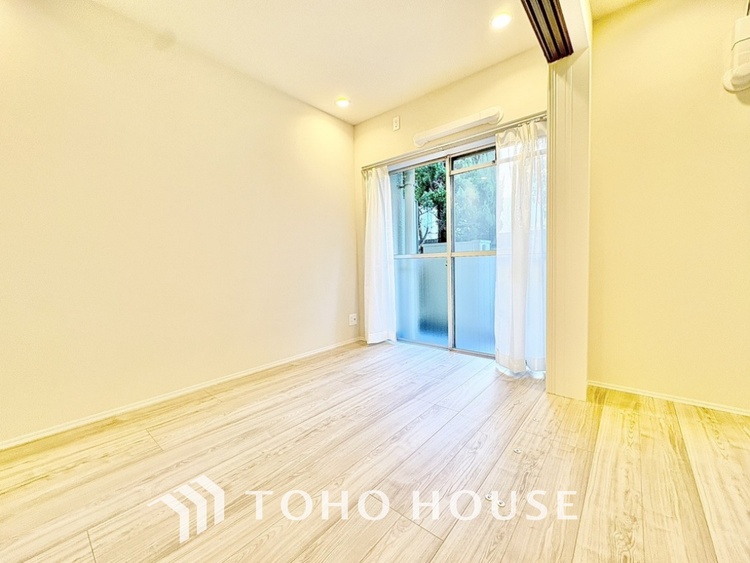 内装 【ROOM】感性を育むプライベートルームはシンプルでスマートな空間。好みの空間で読書をしたり、音楽を聞いたりと一人の時間も充実したものにできます。