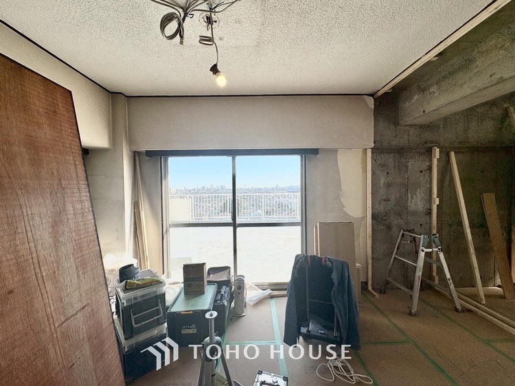 内装 【living】居心地のいい暮らしには欠かせない眩い採光。