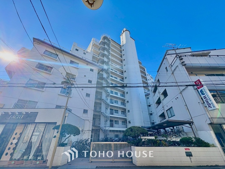 外観 漂う上質な空気感、マンションに入れば「おかえりなさい」と笑顔で迎えてくれるエントランス。最良の心配りを感じるマンションでした。