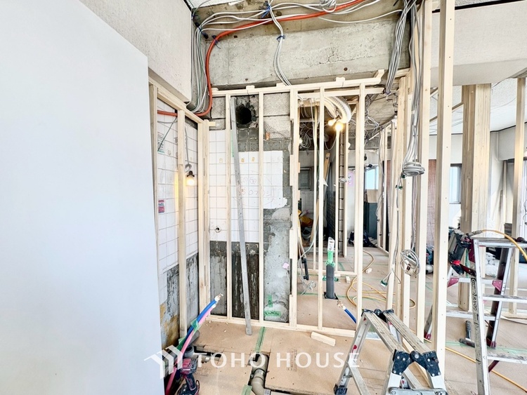 キッチン ◆愛育◆キッチンは家族の絆を育む大切な空間。シンプルで使い易いSystemKitchenで愉しく作る料理は愛情のある美味しいご馳走に。家族で使える広々としたダイニングキッチンです。