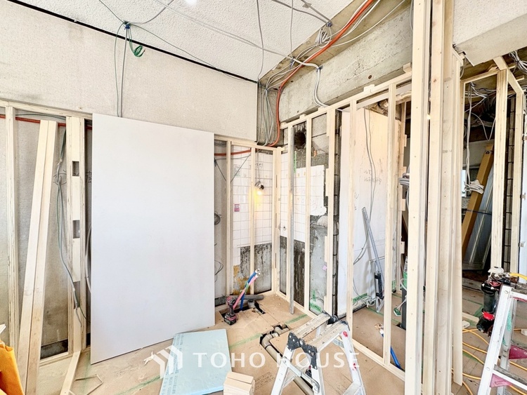 キッチン 毎日料理をする、料理が好き、家族が多くて量を作る必要がある、等の方々にとっては必須のコンロ。同時進行で効率アップはもちろん鍋を移動する回数が減り、無駄な動きを軽減することが出来ます。