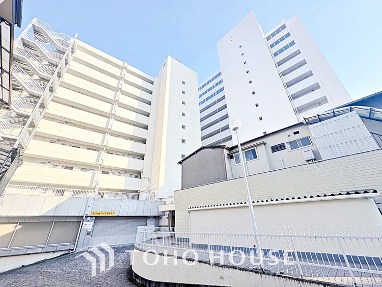 エントランス 使いやすく、明るい洋室に仕上がります。子供部屋や趣味のお部屋にご利用できます。ご自身で家具などを配置し、素敵な空間を創り上げられます。