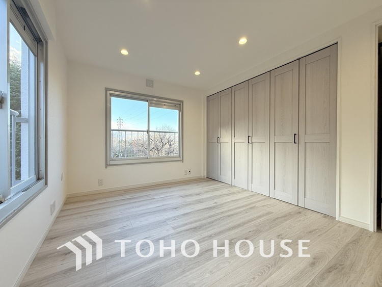 内装 採光もある洋室は、くつろぎのひと時を過ごすのにぴったり