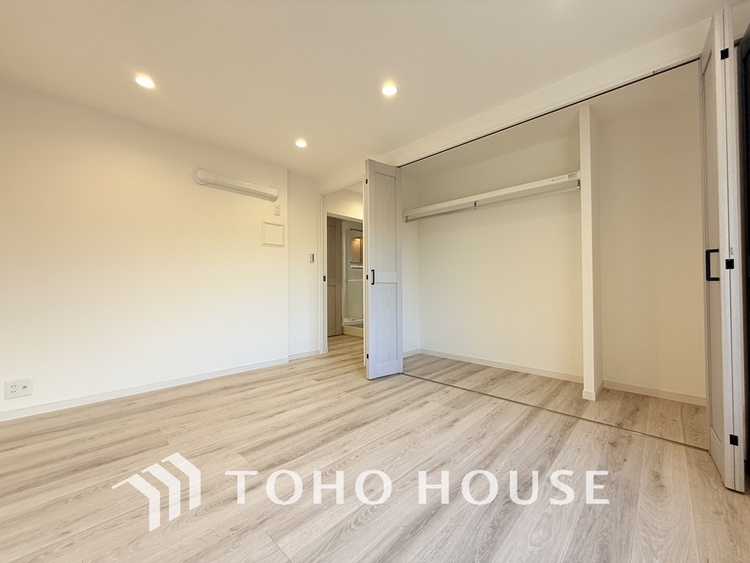 内装 シンプルですっきりとした室内は飽きのこない居心地の良い雰囲気です