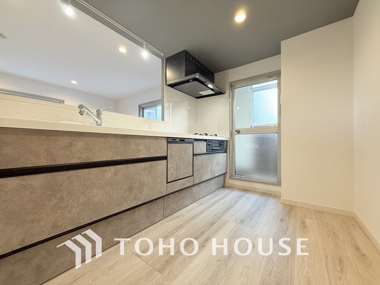 キッチン シンプルな部屋の雰囲気に溶け合うナチュラルキッチン