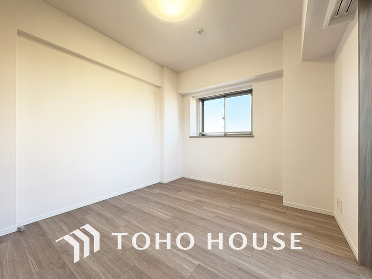 内装 採光もある洋室は、くつろぎのひと時を過ごすのにぴったり