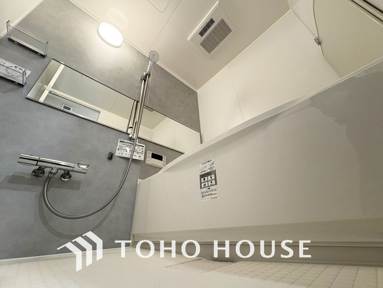 風呂 一日の疲れを癒すバスルームは、心地よいリラックスを叶える清潔感溢れる空間