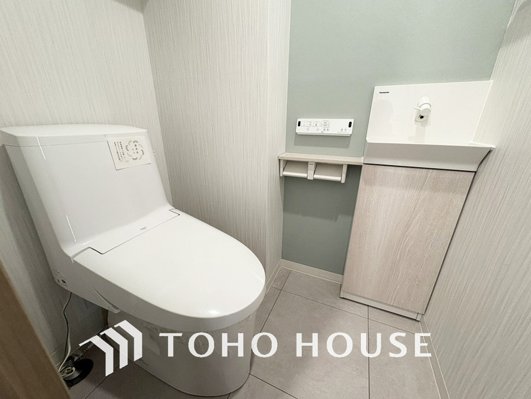 トイレ 清潔な洗浄機能付温水シャワートイレ