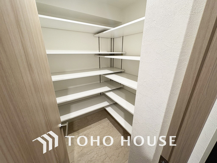 収納 大型荷物も安心、玄関にはたっぷり収納の「シューズインクローク」付きです