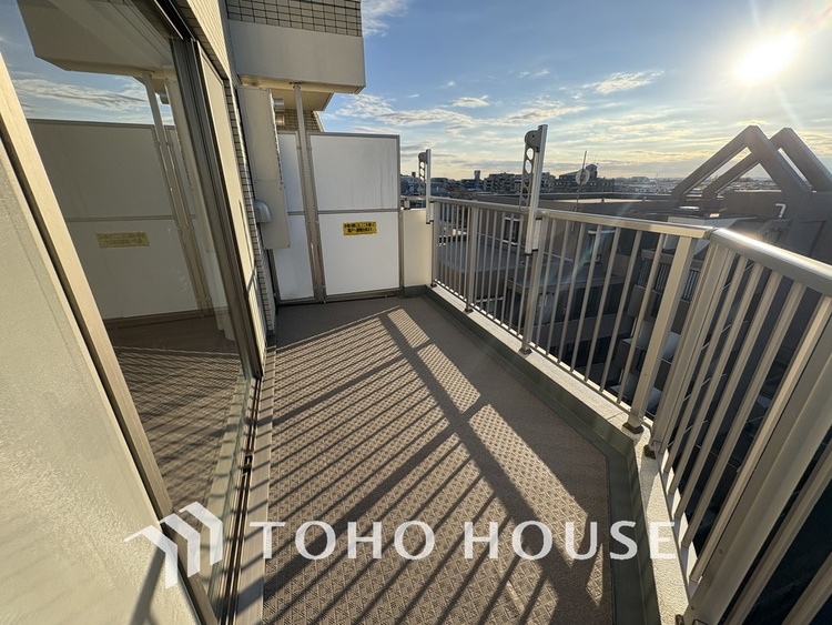 バルコニー 陽当たり良好なバルコニー