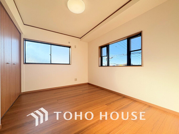 内装 採光もある洋室は、くつろぎのひと時を過ごすのにぴったり