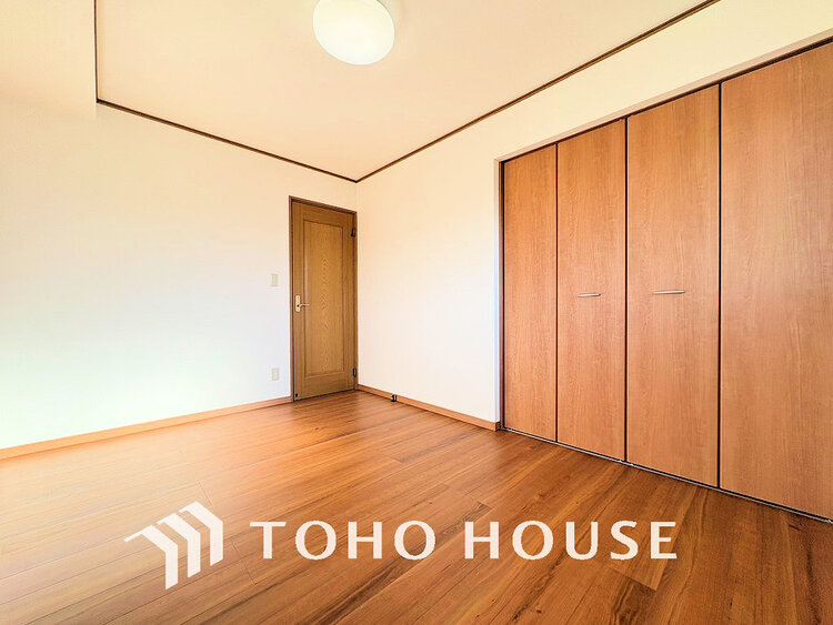 内装 シンプルですっきりとした室内は飽きのこない居心地の良い雰囲気