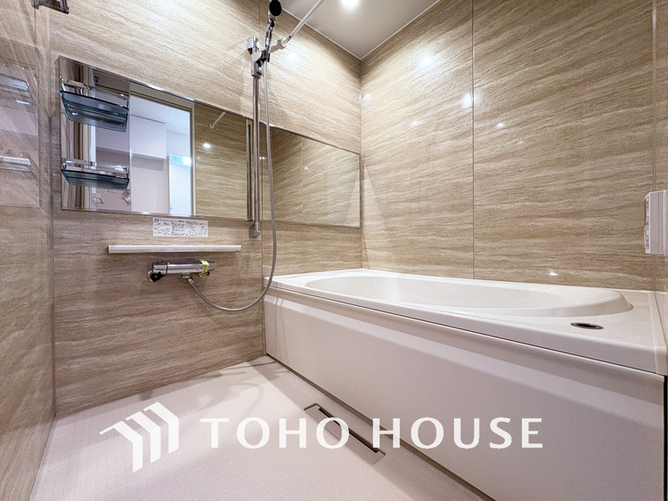 風呂 一日の疲れを癒すバスルームは、心地よいリラックスを叶える清潔感溢れる空間