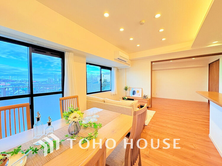 内装 家族みんなが爽やかに過ごせるように、光をたっぷり取り込んだLDK